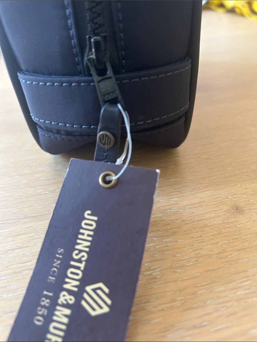 Johnston & Murphy toiletry travel bag, Navy, NWT - Picture 5 of 9